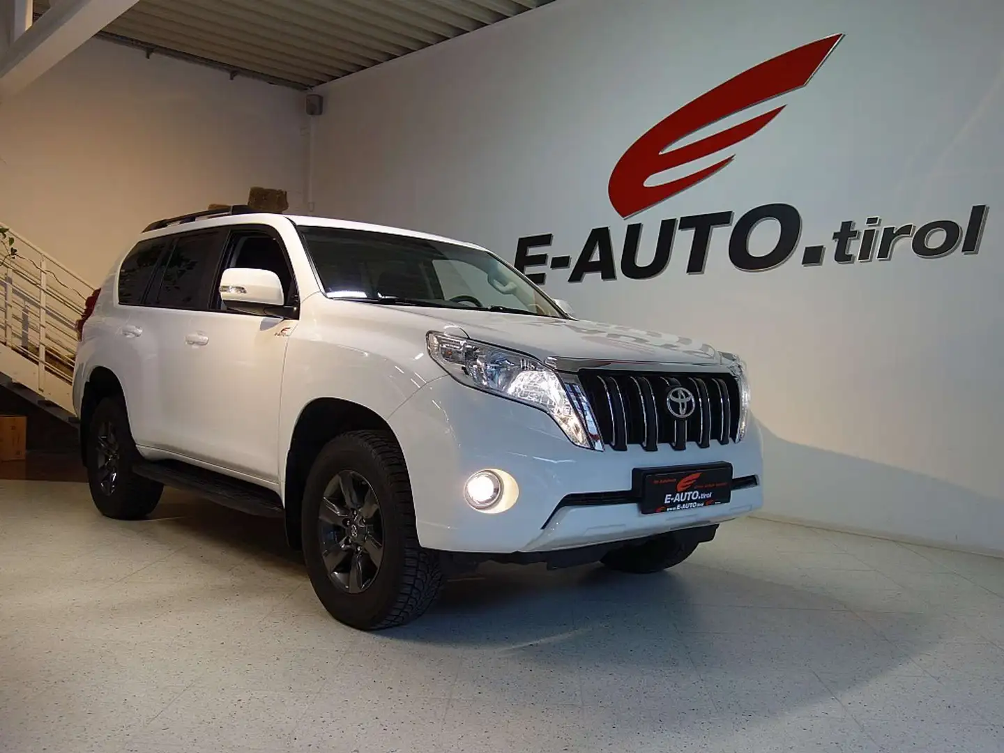 Toyota Land Cruiser 2,8D-4D 4WD Aut. *AHK *GEPFLEGT *GARANTIE Weiß - 1