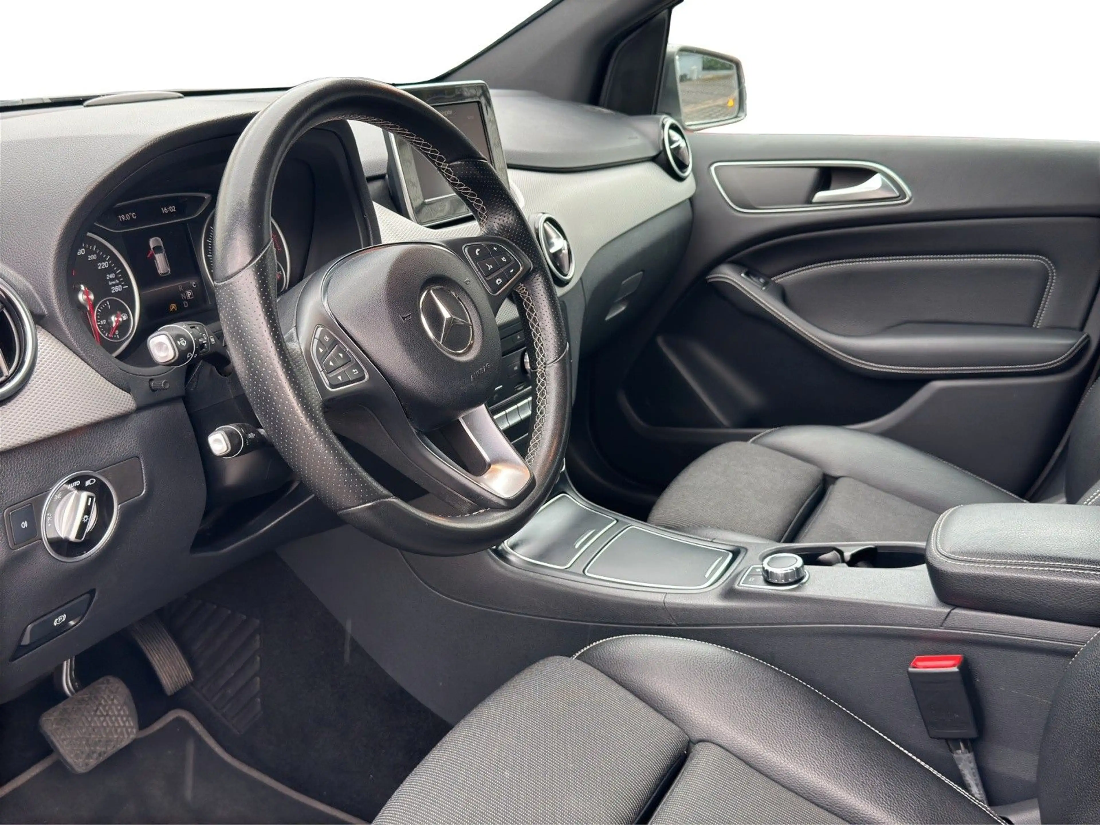 Mercedes-Benz B 200 Urban+Kamera+Navi+ — photo 7