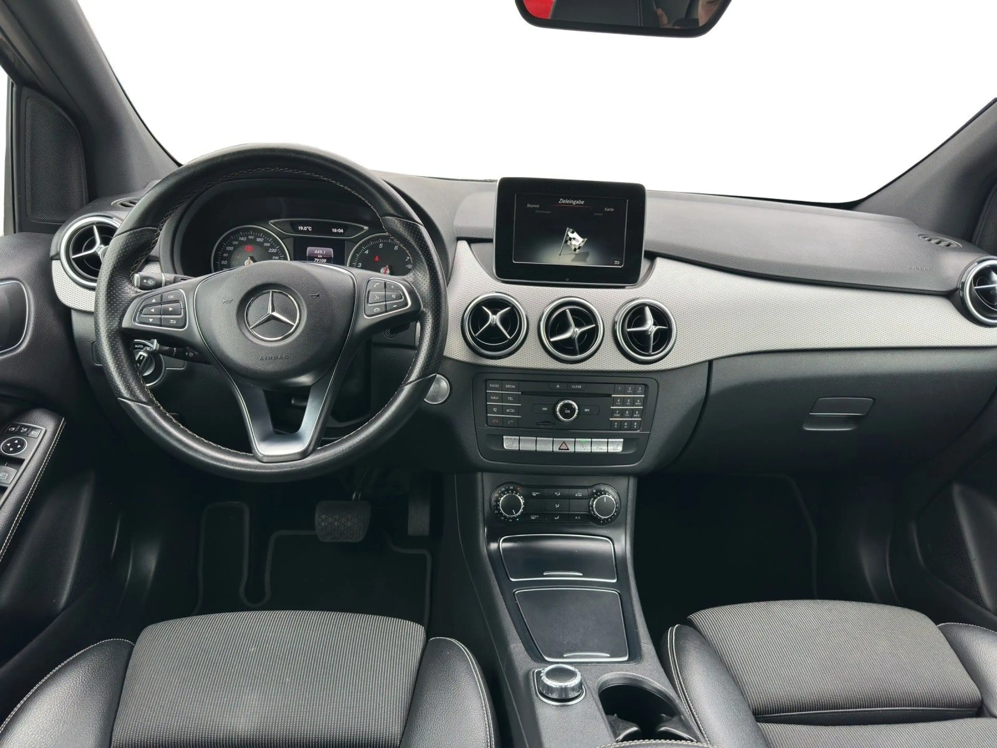 Mercedes-Benz B 200 Urban+Kamera+Navi+ — photo 9