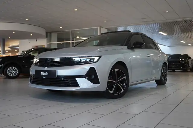 Opel Astra view 4