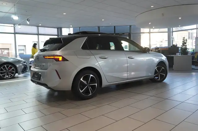 Opel Astra view 9