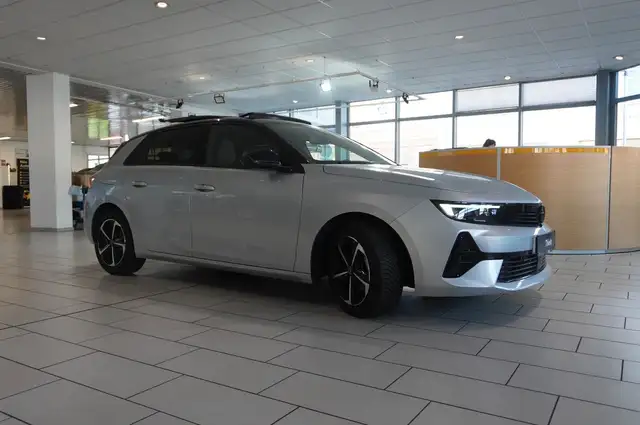 Opel Astra view 7