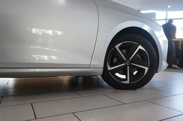 Opel Astra view 8