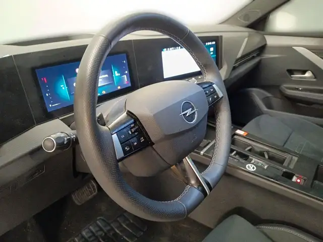 Opel Astra view 5
