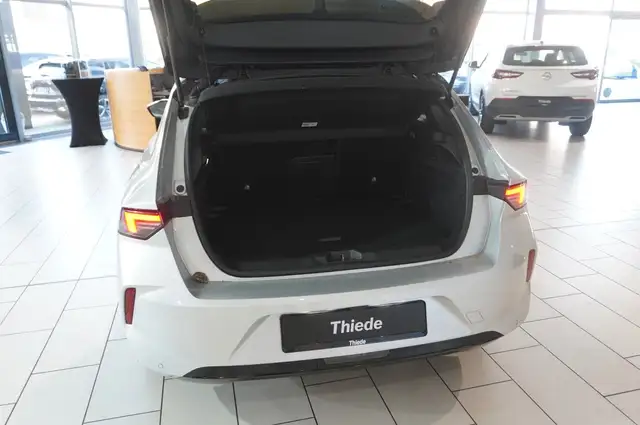 Opel Astra view 12