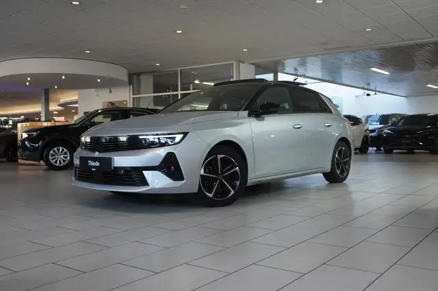 Opel Astra view 3