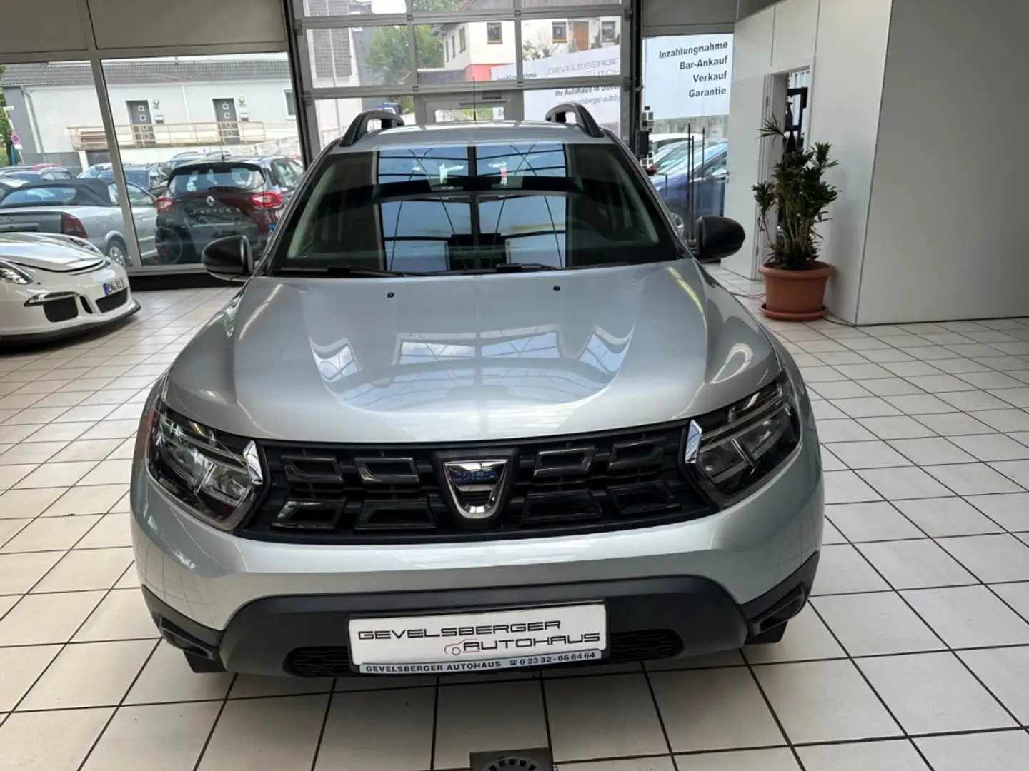 Dacia Duster II Essential 1.0 TCe 100 LPG EU6d Grau - 2