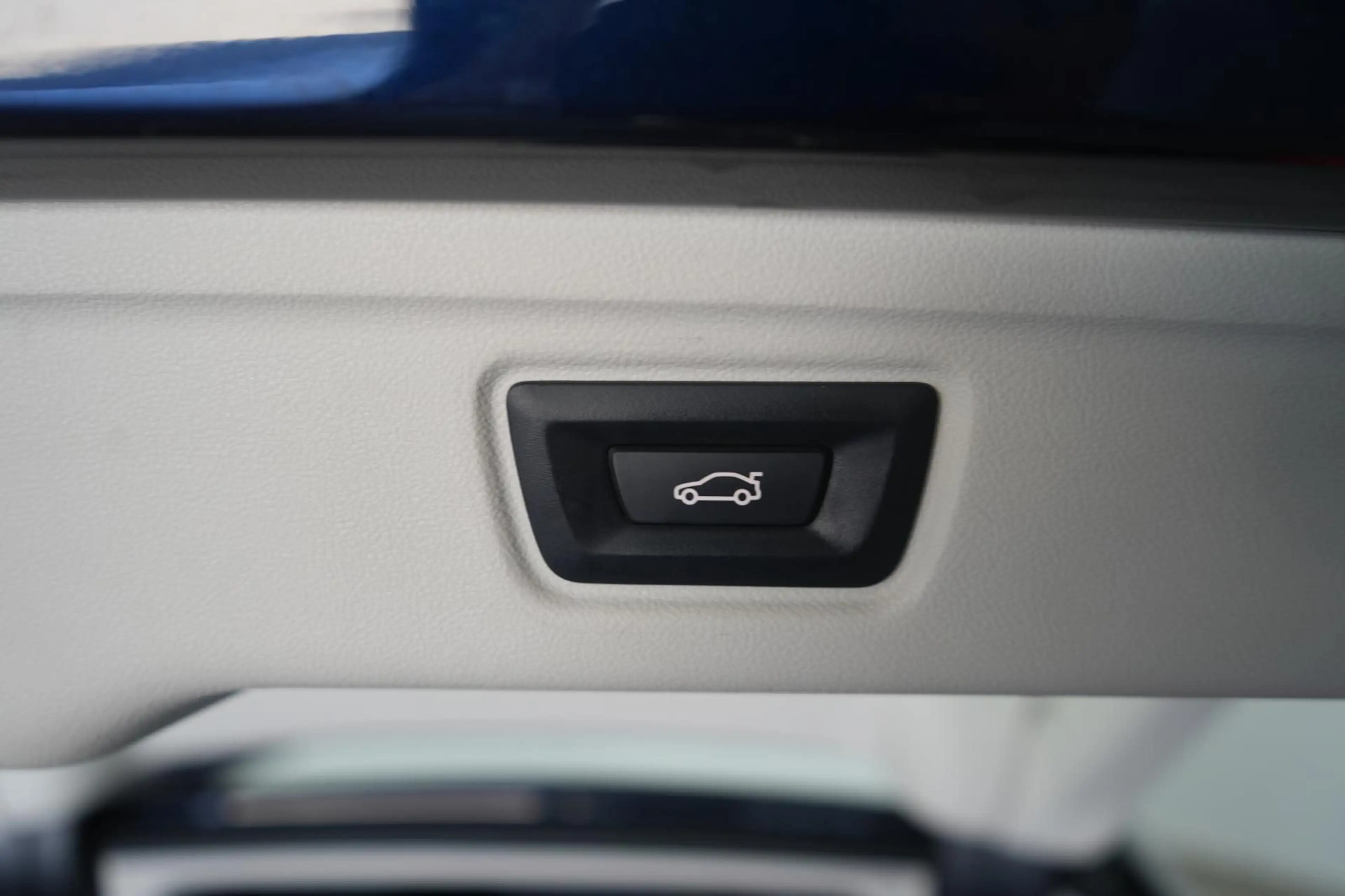 BMW 330 e Touring Advantage CarPlay/AHK/Virtual/Lane — photo 8