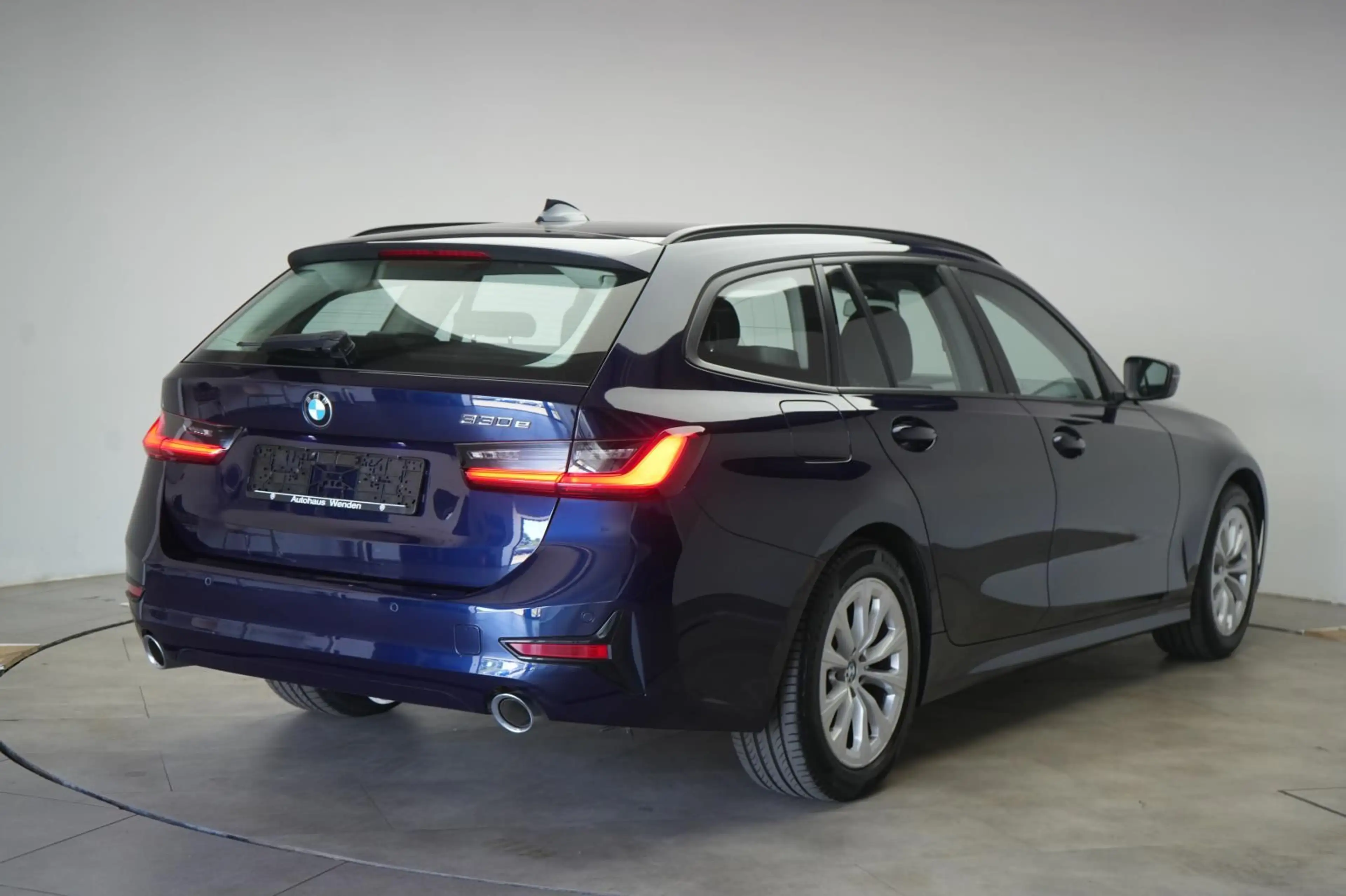 BMW 330 e Touring Advantage CarPlay/AHK/Virtual/Lane — photo 5