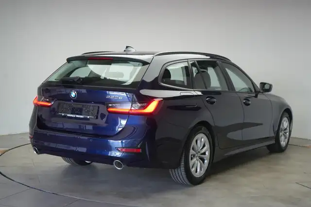 BMW 3 Series view 5