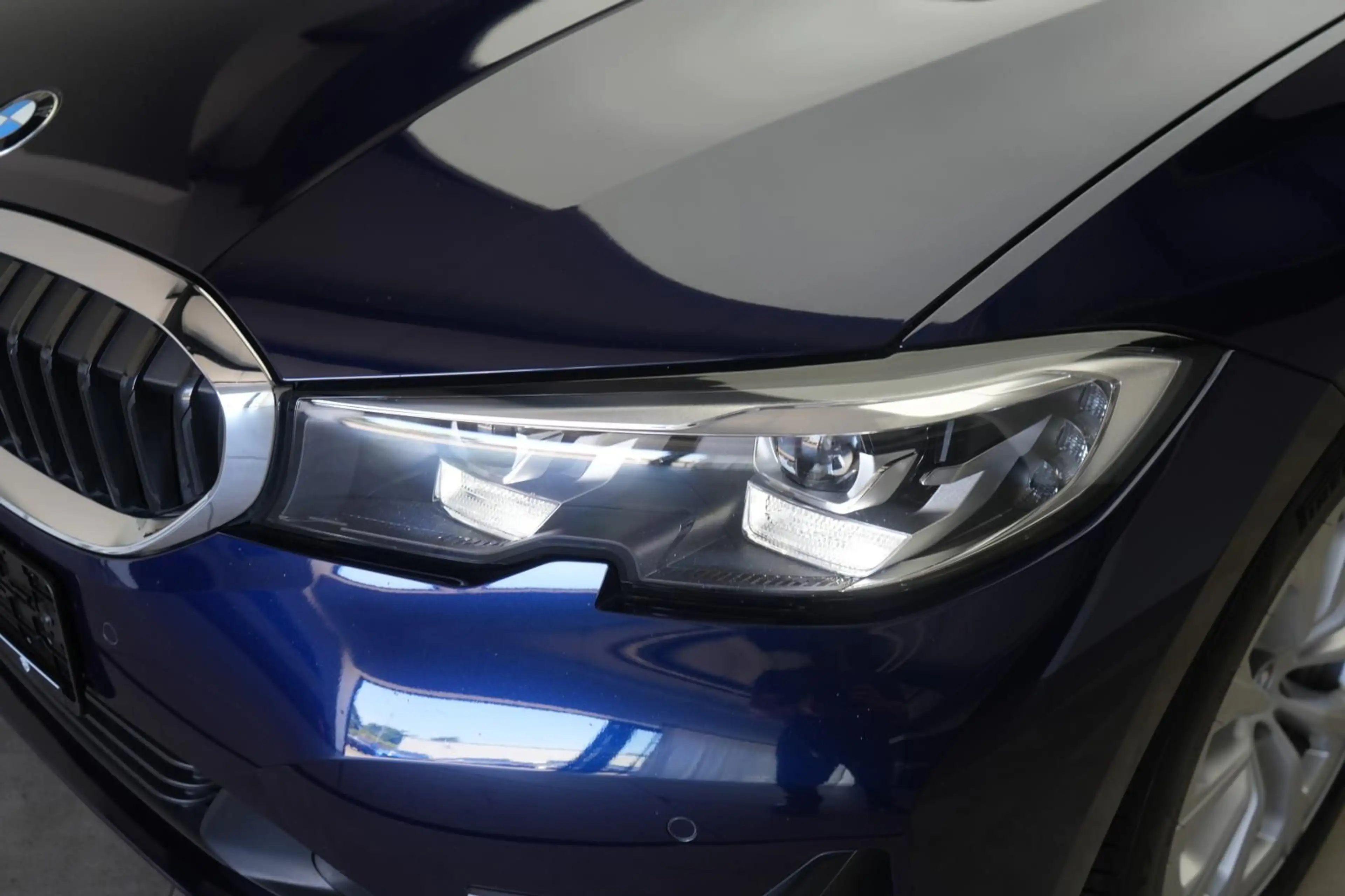 BMW 330 e Touring Advantage CarPlay/AHK/Virtual/Lane — photo 11