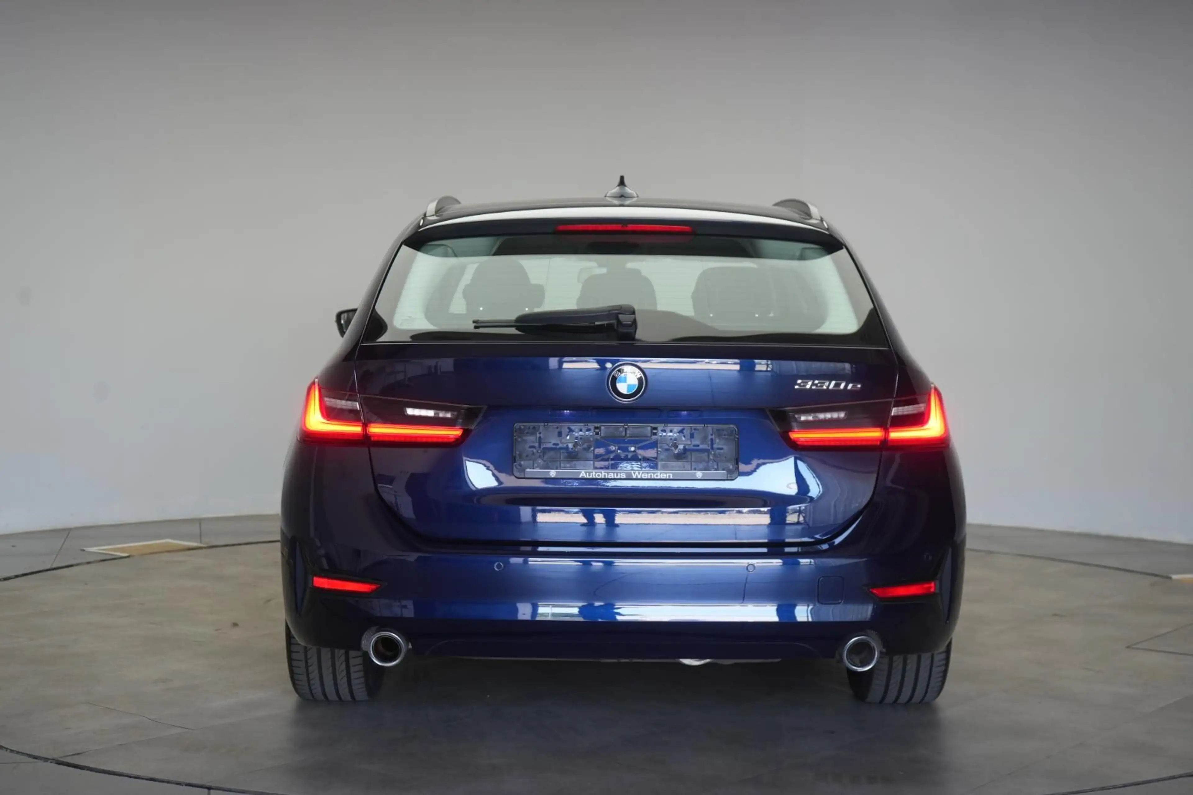 BMW 330 e Touring Advantage CarPlay/AHK/Virtual/Lane — photo 6