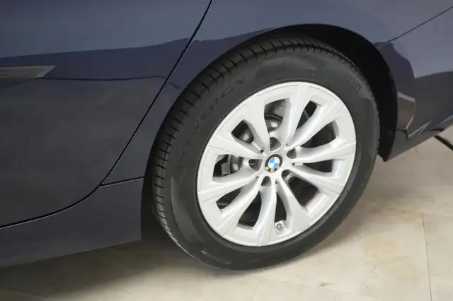 BMW 3 Series view 13