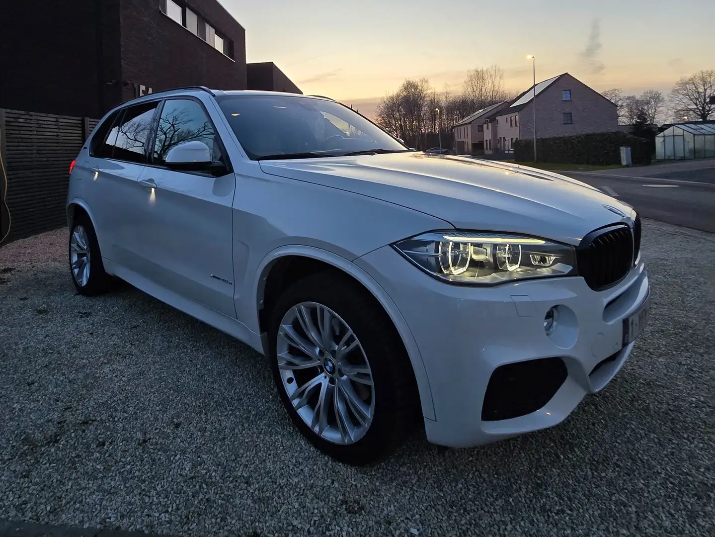BMW X5 - xDrive40e Plug-In Hybrid - Full bijela - 1