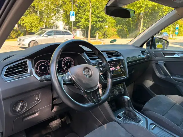 Volkswagen Tiguan view 12