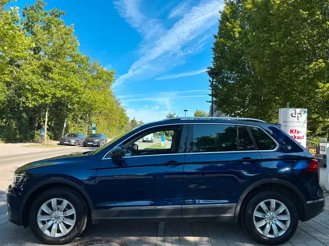 Volkswagen Tiguan view 2