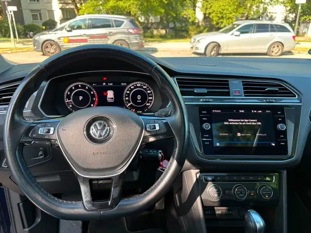 Volkswagen Tiguan view 16