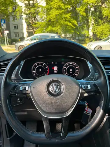 Volkswagen Tiguan view 13