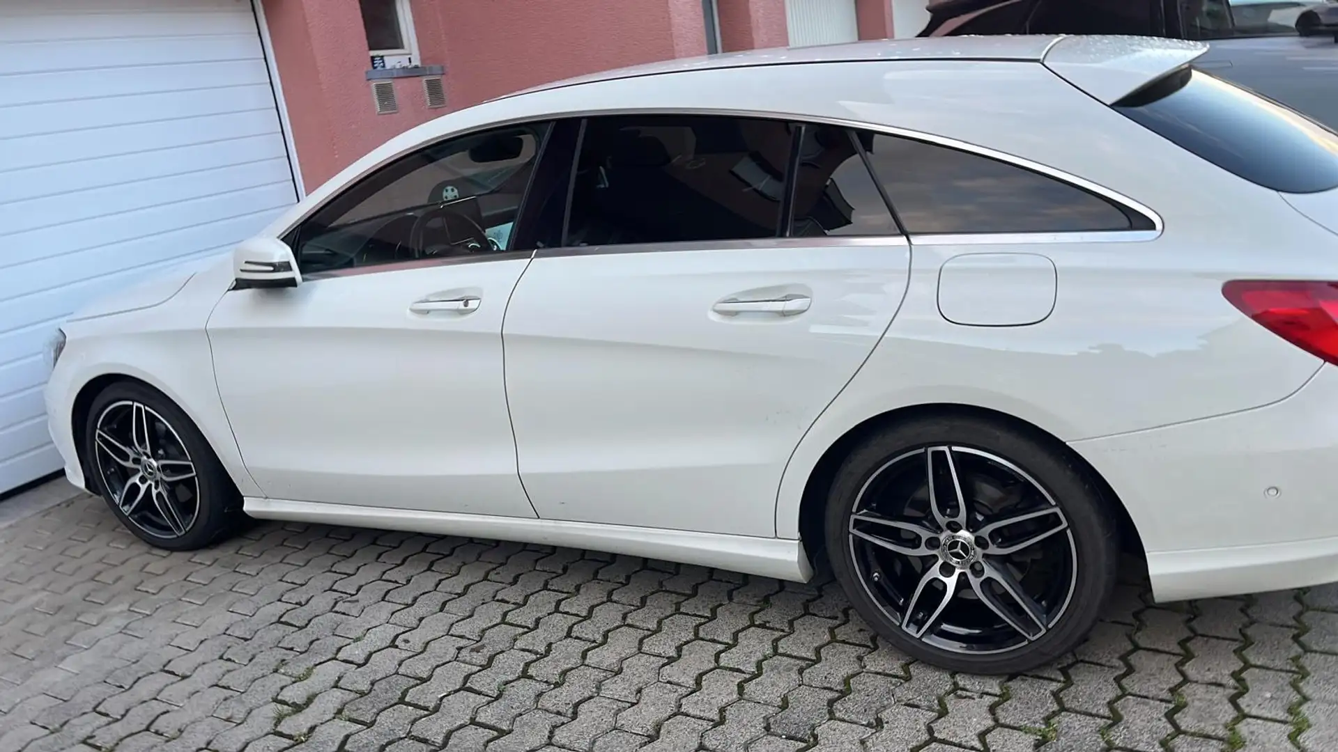 Mercedes-Benz CLA 220 Shooting Brake d (cdi) Business 4matic auto - 1