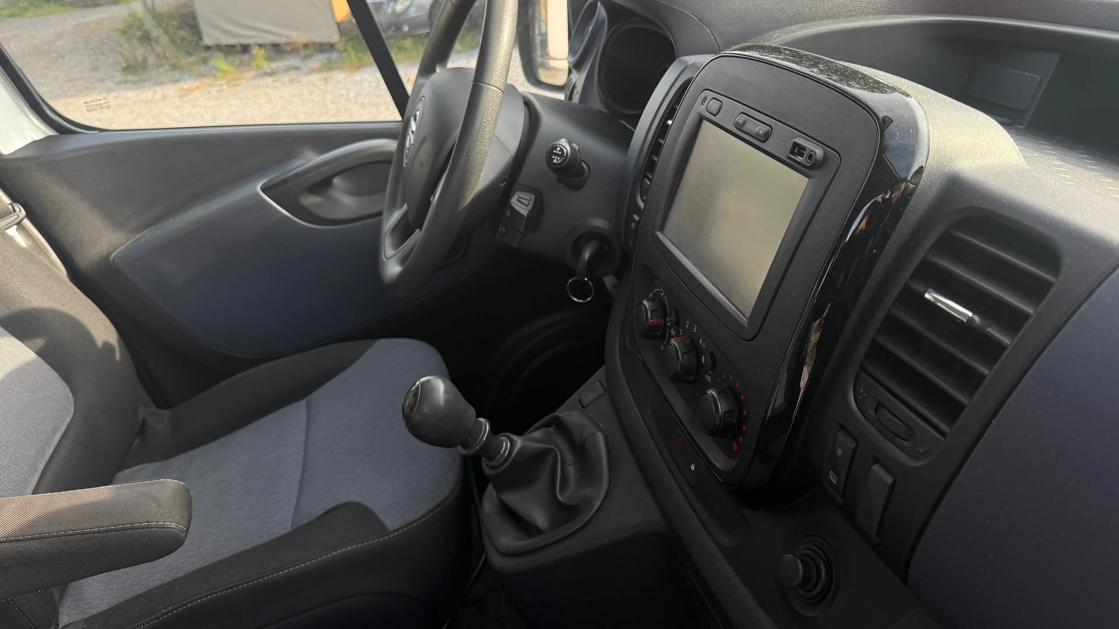 Opel Vivaro Combi B | LANG | 9-Sitzer | TÜV NEU | Scheckheft | Standheizung | AHK | Navi — photo 9