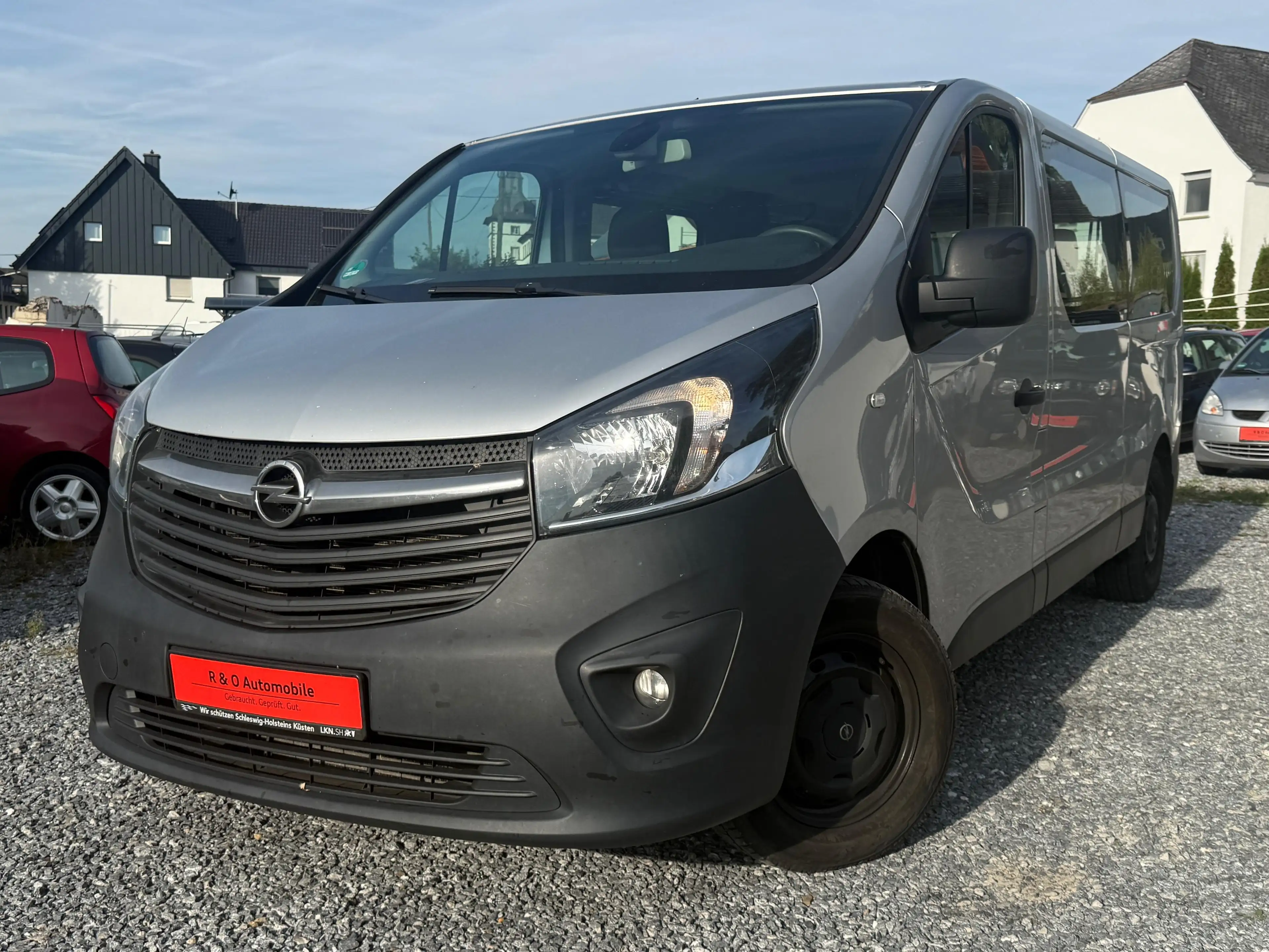 Opel Vivaro Combi B | LANG | 9-Sitzer | TÜV NEU | Scheckheft | Standheizung | AHK | Navi