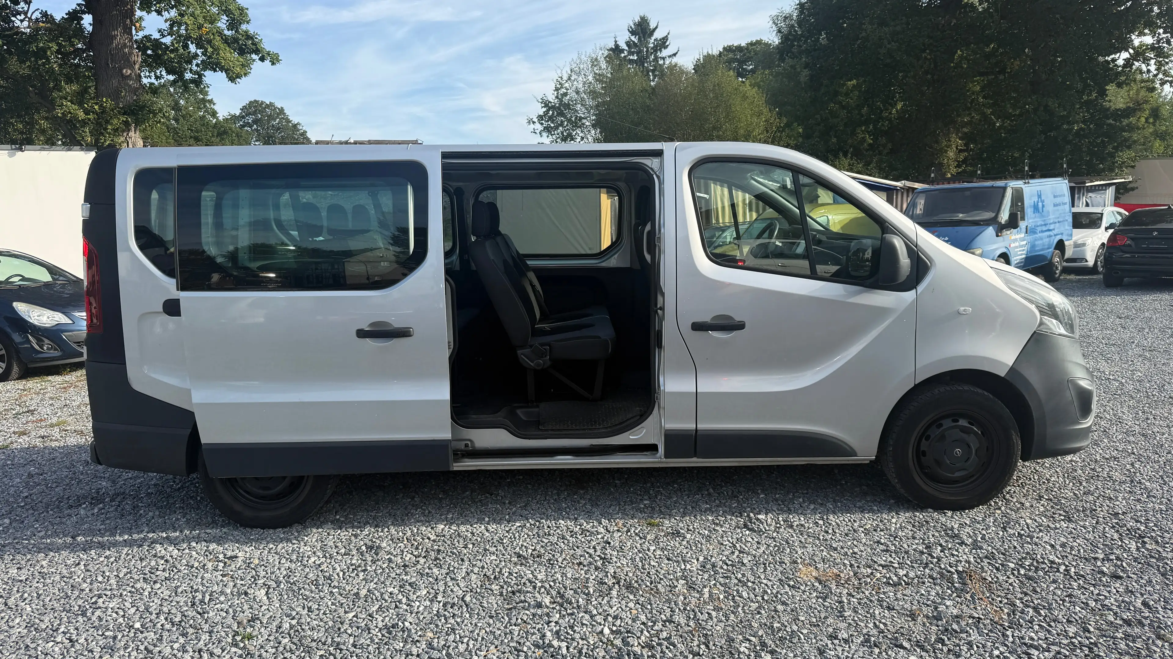Opel Vivaro Combi B | LANG | 9-Sitzer | TÜV NEU | Scheckheft | Standheizung | AHK | Navi — photo 6