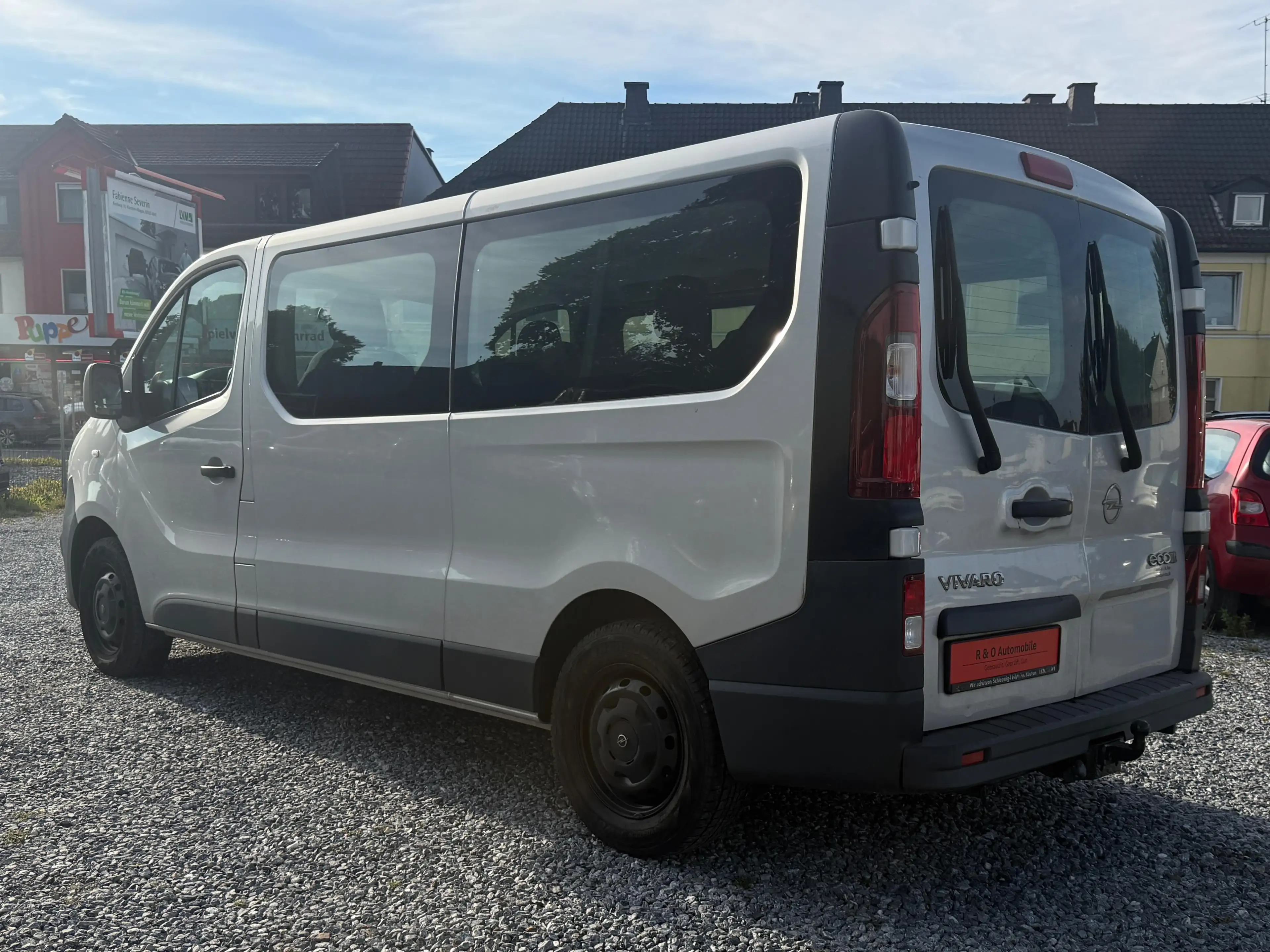 Opel Vivaro Combi B | LANG | 9-Sitzer | TÜV NEU | Scheckheft | Standheizung | AHK | Navi — photo 2