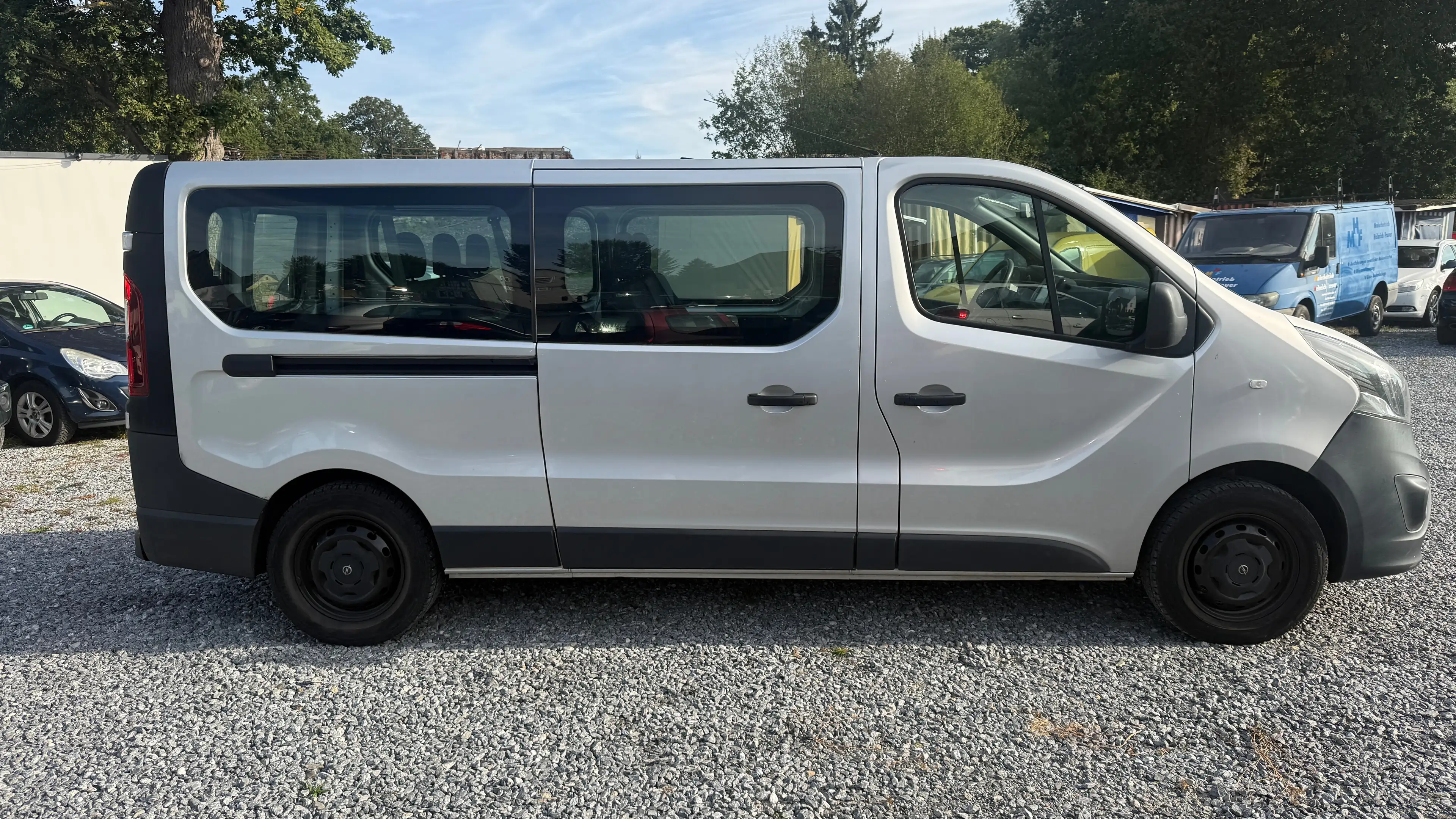Opel Vivaro Combi B | LANG | 9-Sitzer | TÜV NEU | Scheckheft | Standheizung | AHK | Navi — photo 5
