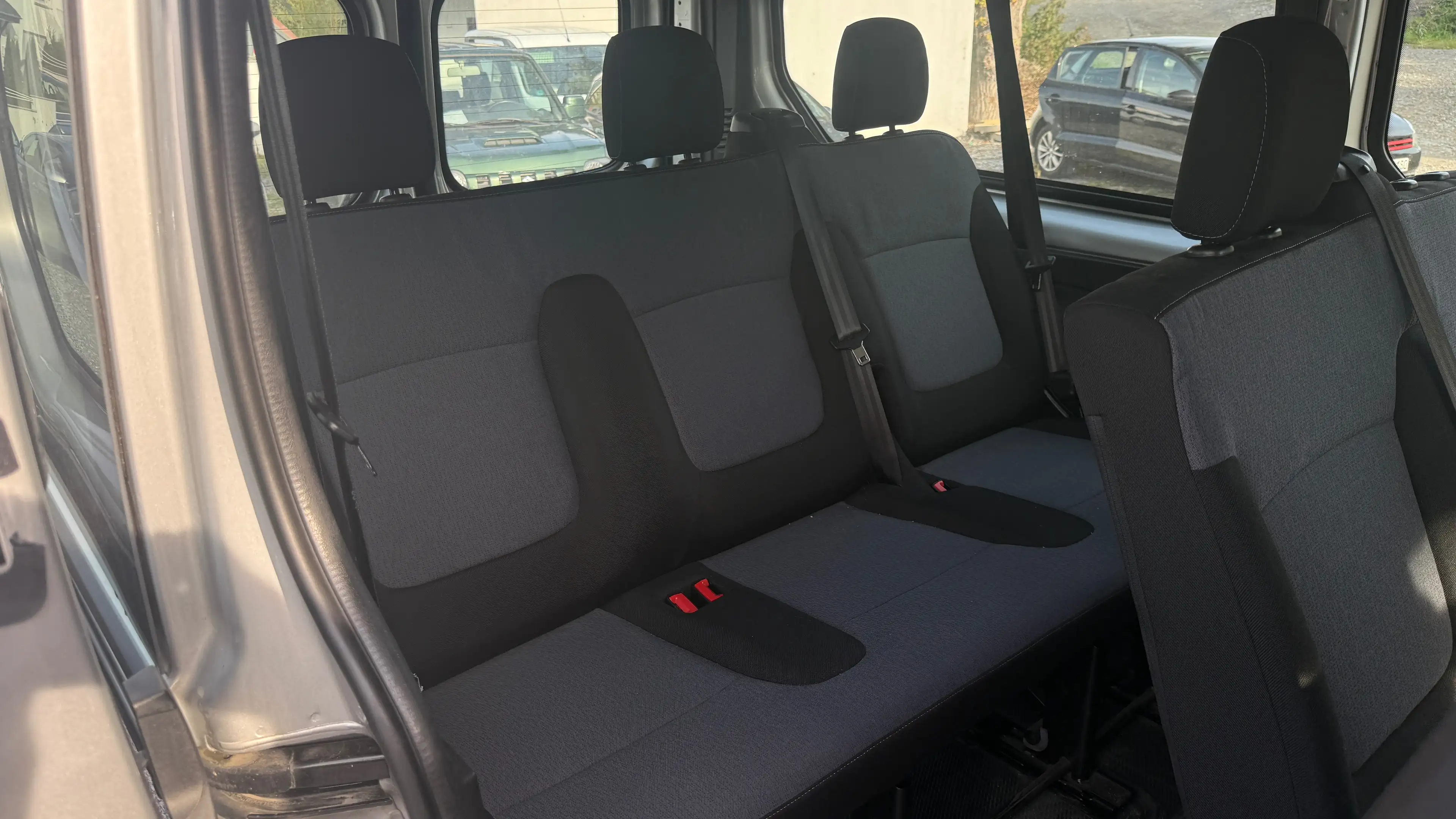 Opel Vivaro Combi B | LANG | 9-Sitzer | TÜV NEU | Scheckheft | Standheizung | AHK | Navi — photo 12