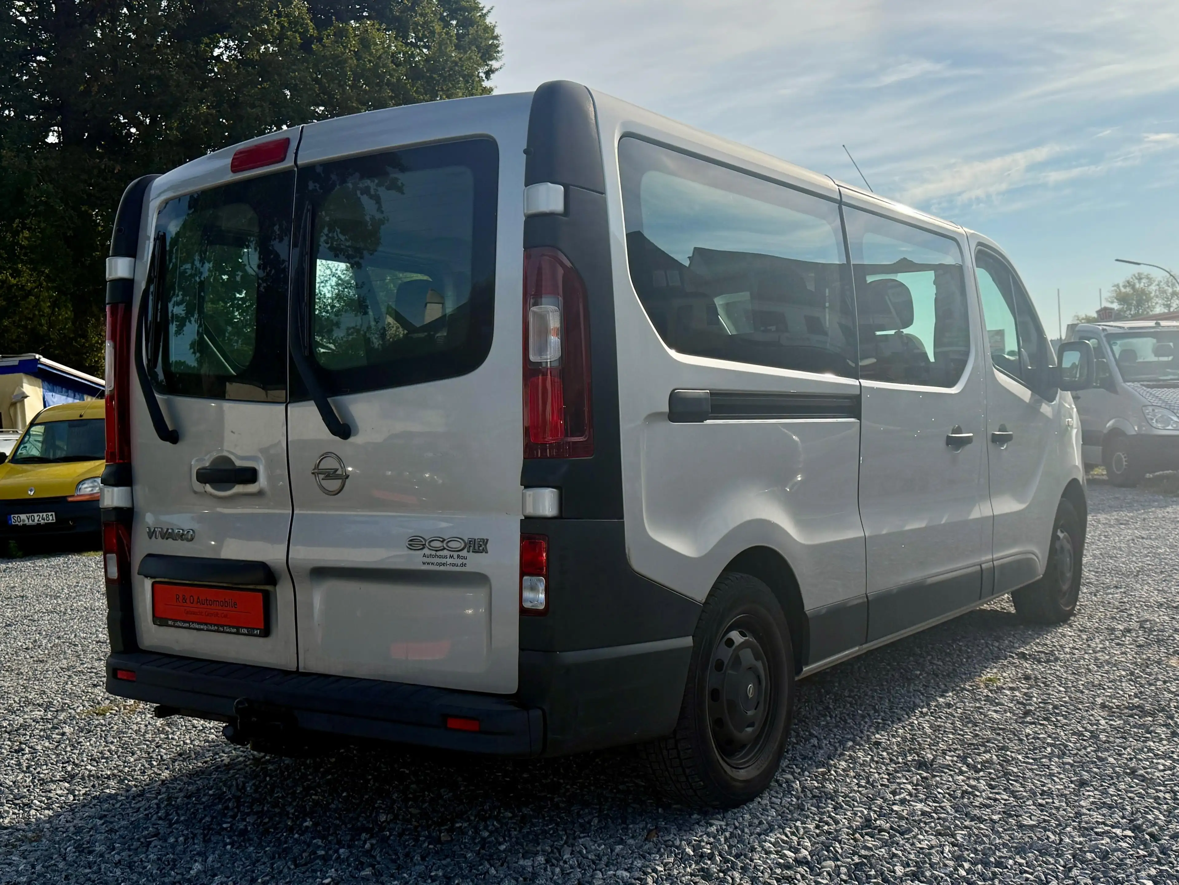 Opel Vivaro Combi B | LANG | 9-Sitzer | TÜV NEU | Scheckheft | Standheizung | AHK | Navi — photo 4