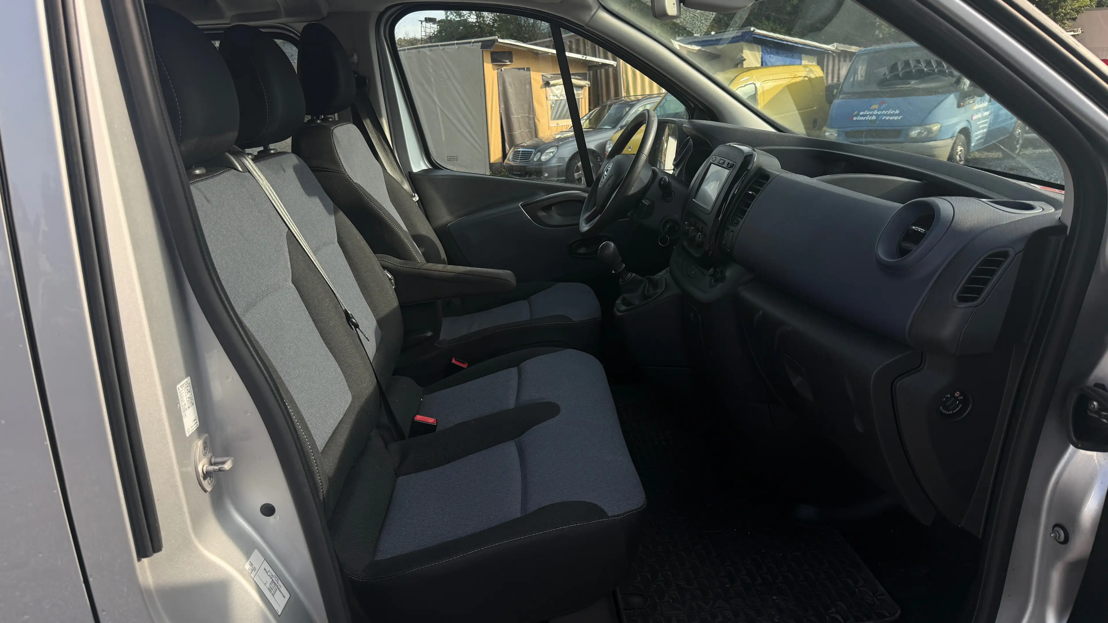 Opel Vivaro Combi B | LANG | 9-Sitzer | TÜV NEU | Scheckheft | Standheizung | AHK | Navi — photo 11