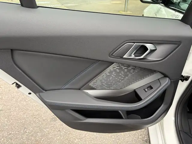 BMW 1 Series view 27