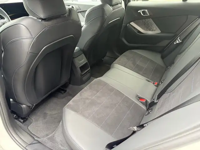 BMW 1 Series view 16