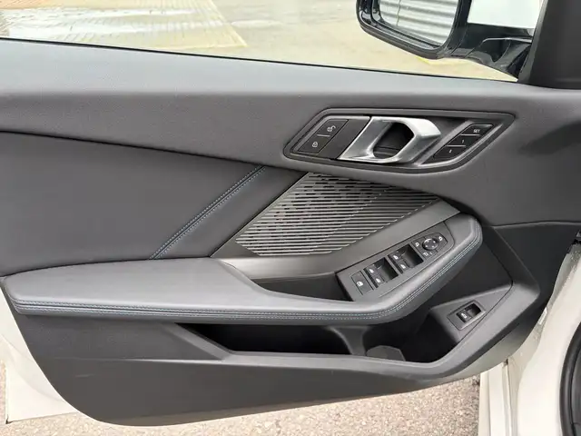 BMW 1 Series view 26
