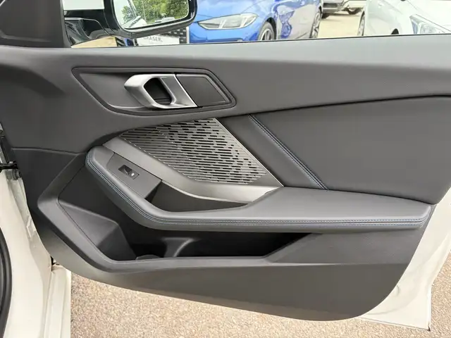 BMW 1 Series view 28