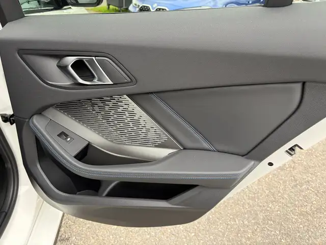 BMW 1 Series view 29