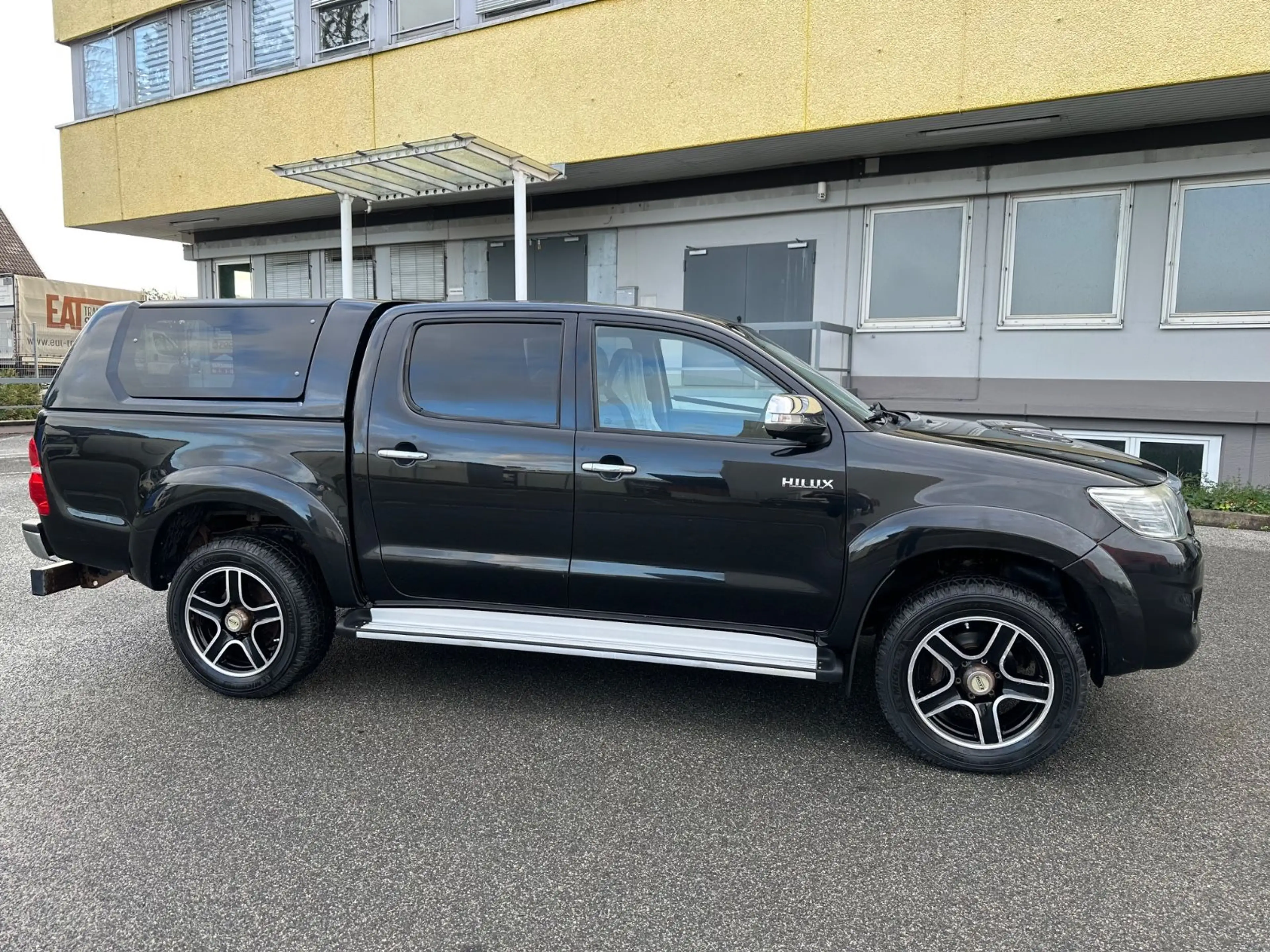 Toyota Hilux — photo 7