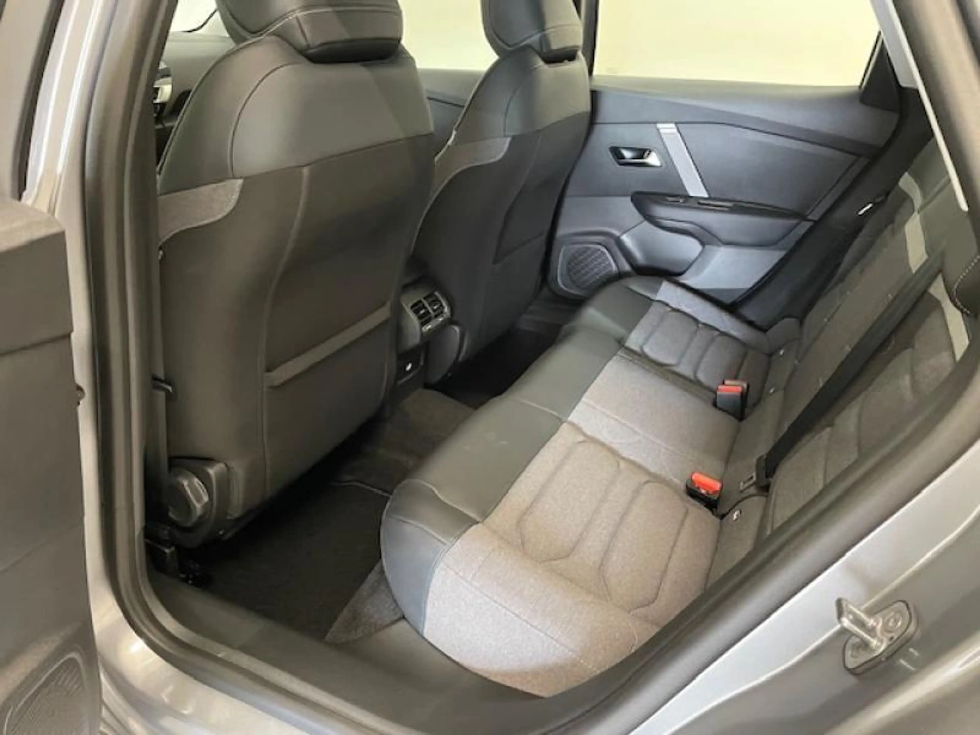 Citroen C4 PLUS — photo 11