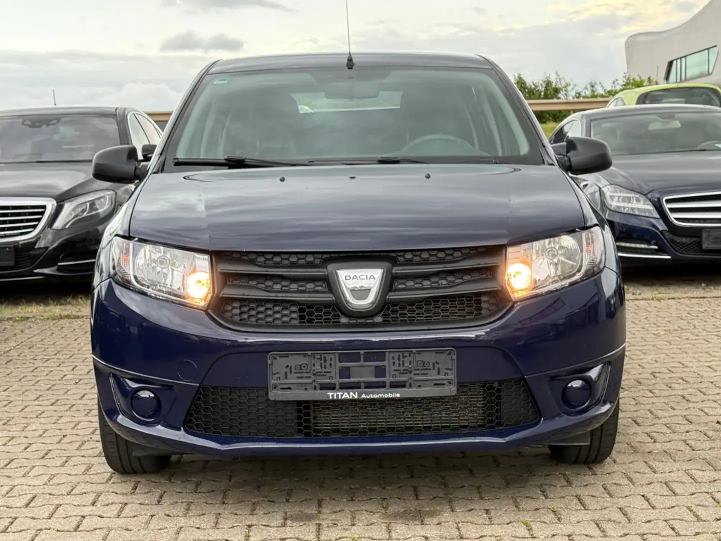 Dacia Sandero Ambiance TÜV neu Klima 8-fach bereift ZV Blau - 2