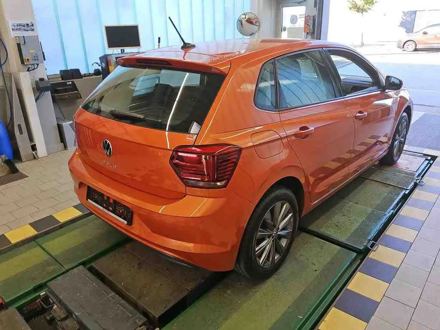 Volkswagen Polo Highline 1.0 TSI PDC DAB Klima Sitzh PDC Orange - 2
