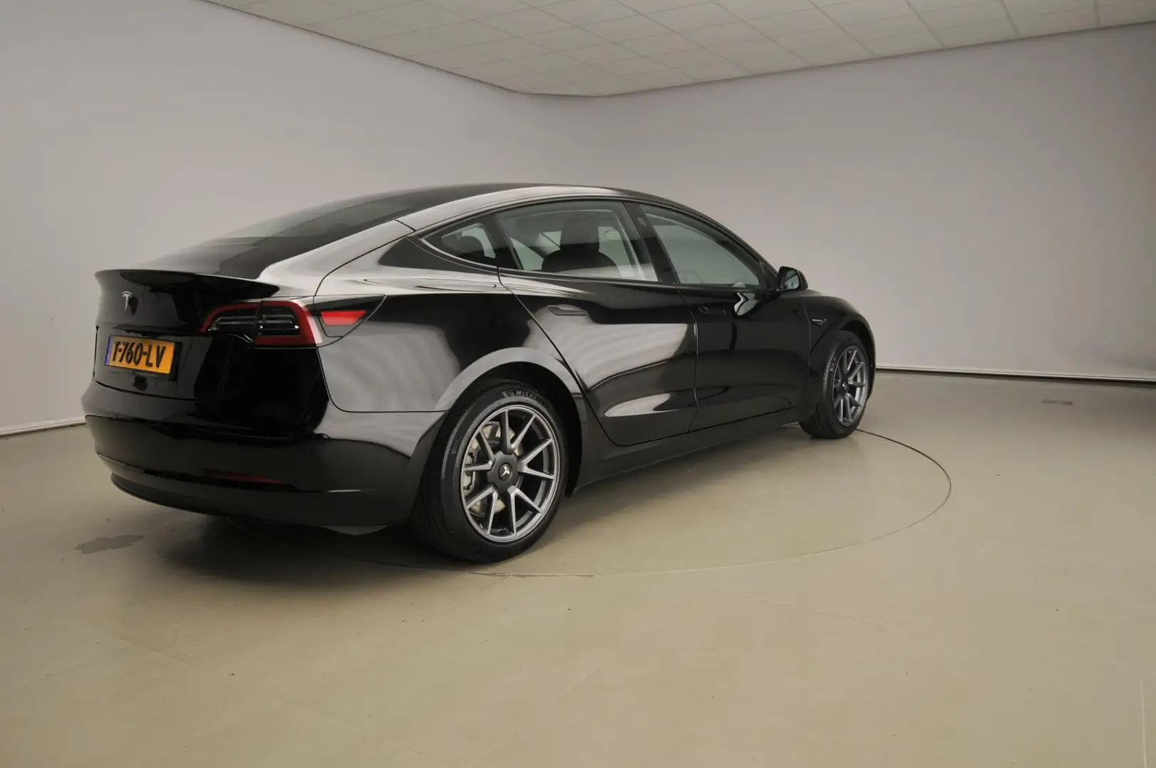 Tesla Model 3 Standard RWD Plus 60 kWh Zwart - 2
