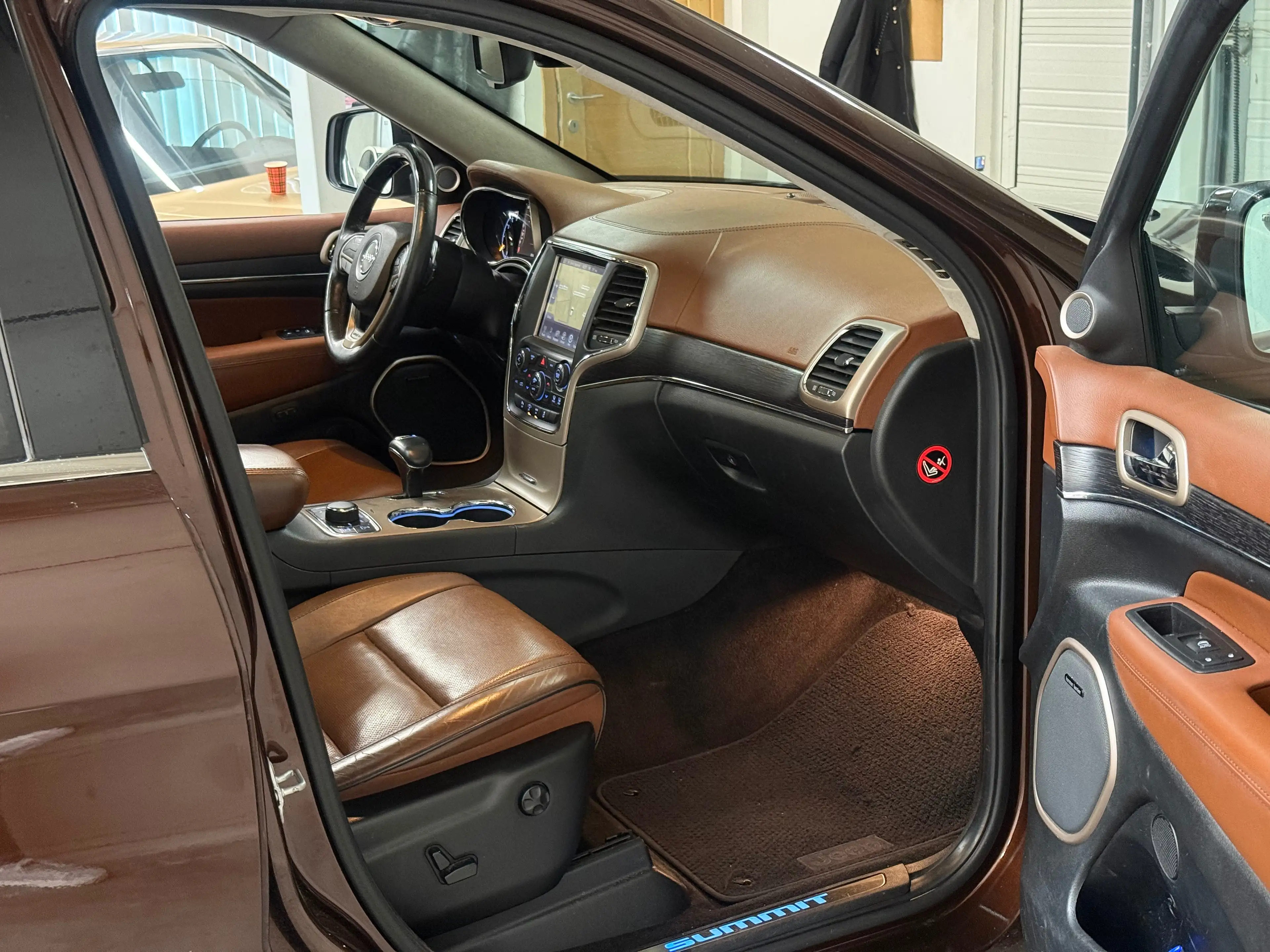 Jeep Grand Cherokee 3.0 V6 TD Summit // Full Options — photo 9