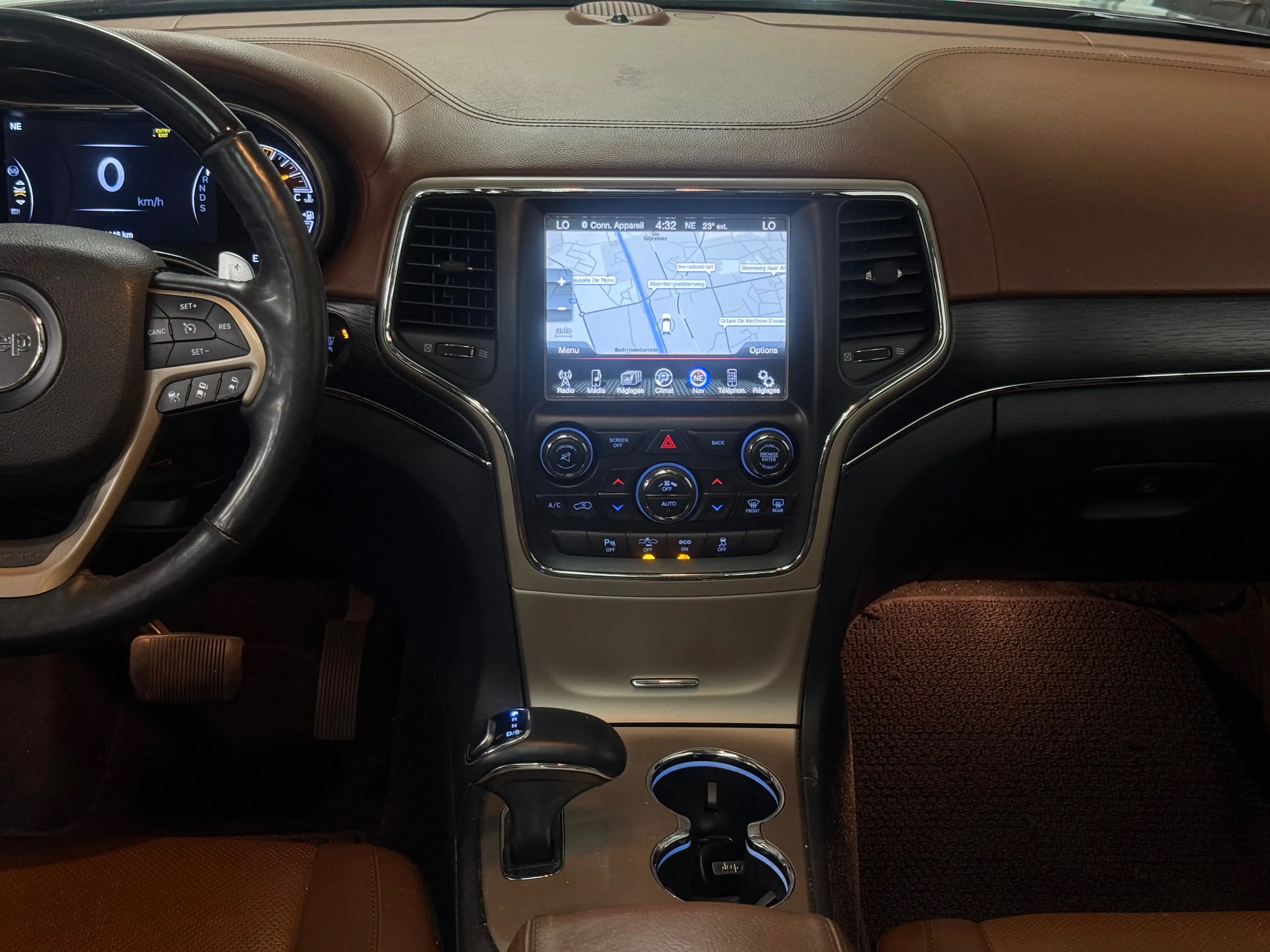 Jeep Grand Cherokee 3.0 V6 TD Summit // Full Options — photo 7