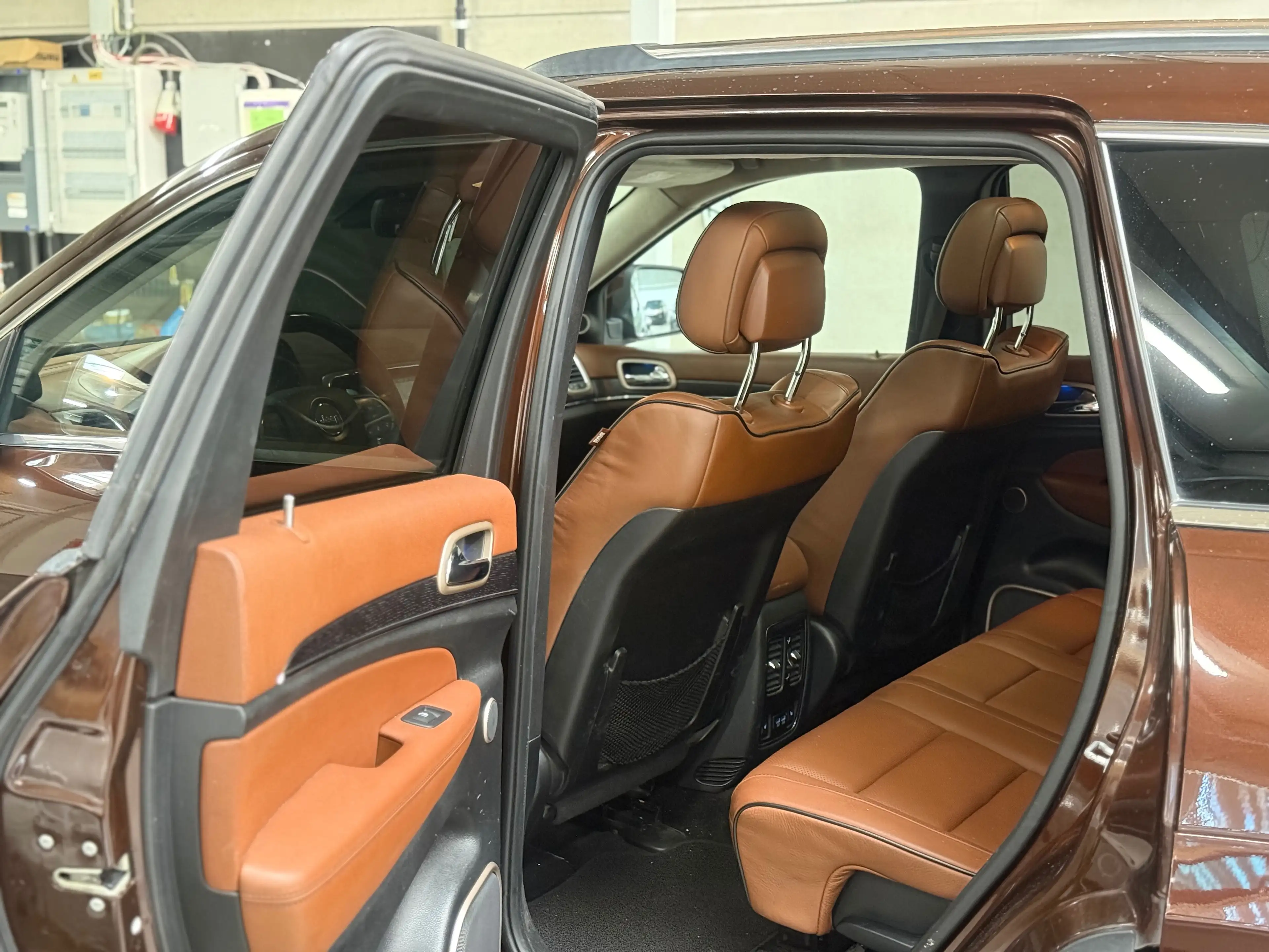 Jeep Grand Cherokee 3.0 V6 TD Summit // Full Options — photo 11