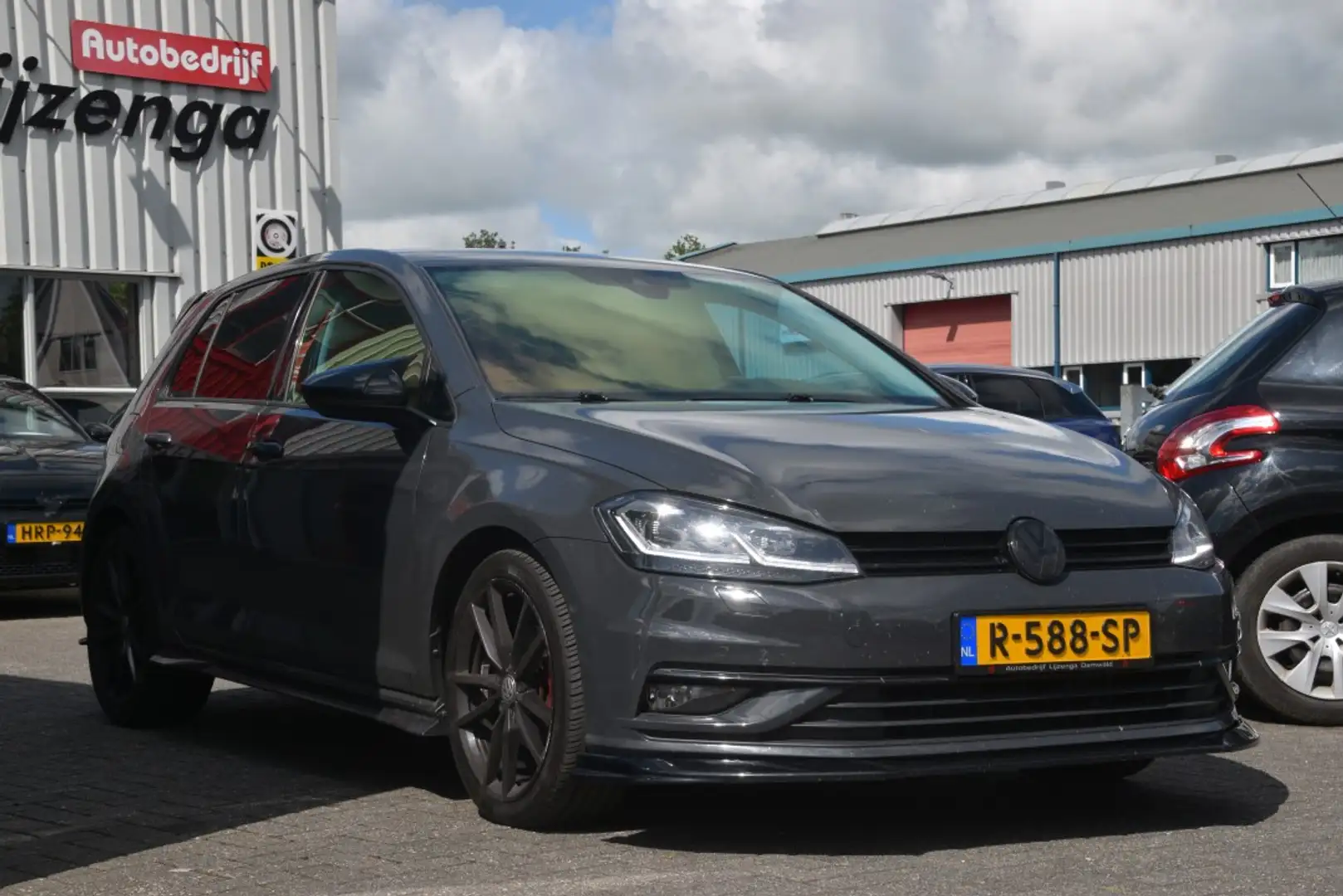 Volkswagen Golf Variant 1.5 TSI Highline GTI uitgevoerd GTI uitgevoerd l S Grijs - 2