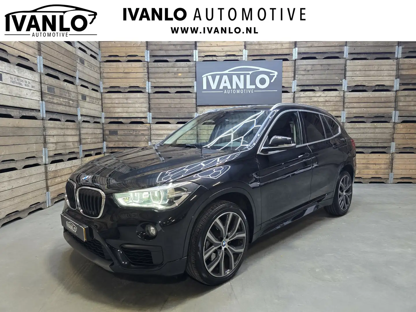 BMW X1 SDrive20i Centennial Executive Xenon Navi Airco Cr Zwart - 1