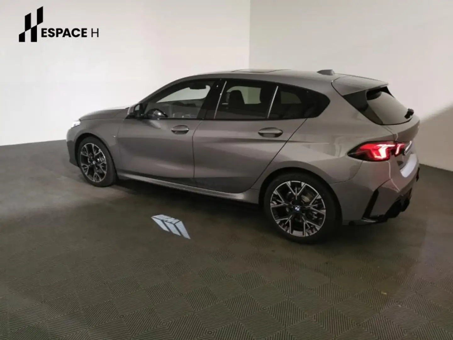 BMW 120 120A 170ch M Sport DKG7 Grijs - 2