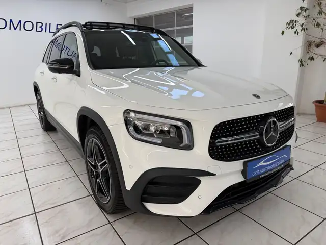 Mercedes-Benz GLB view 4
