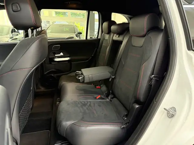 Mercedes-Benz GLB view 15