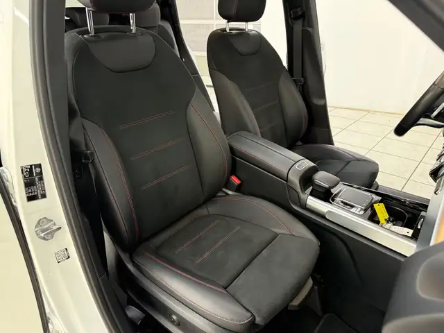 Mercedes-Benz GLB view 12